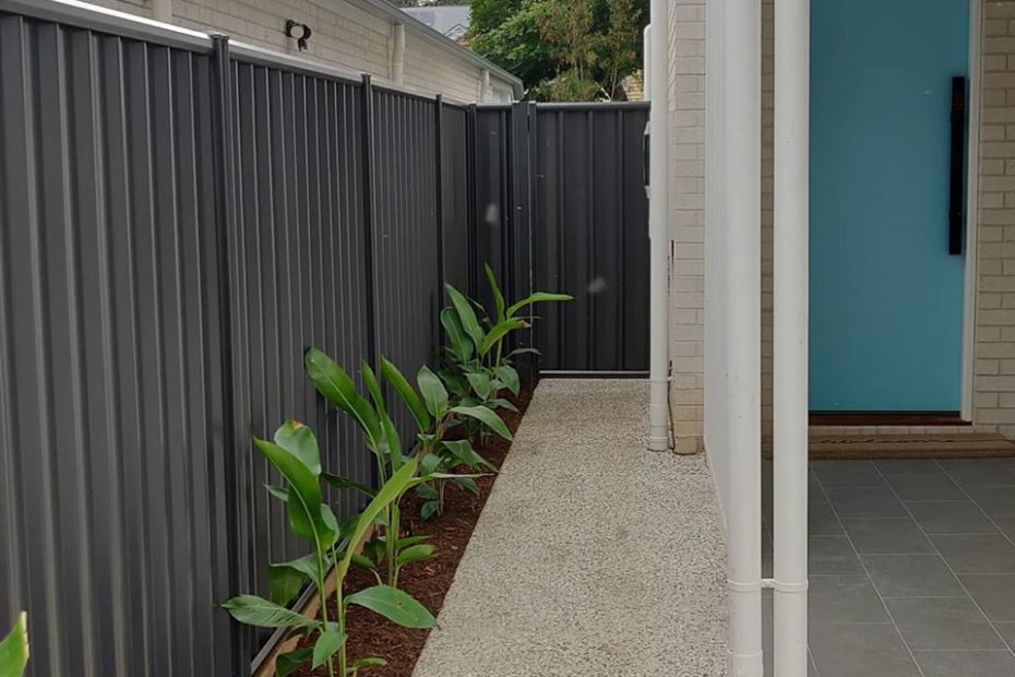 This new build in mitchelton required full home landscaping. First we had build a 40m retaining wall down the side so we could fit the kanga out the back 1