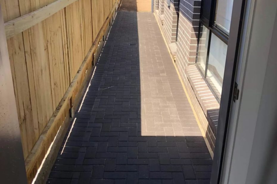 Paving herringbone 90° Created a side pavement area in this new build 03