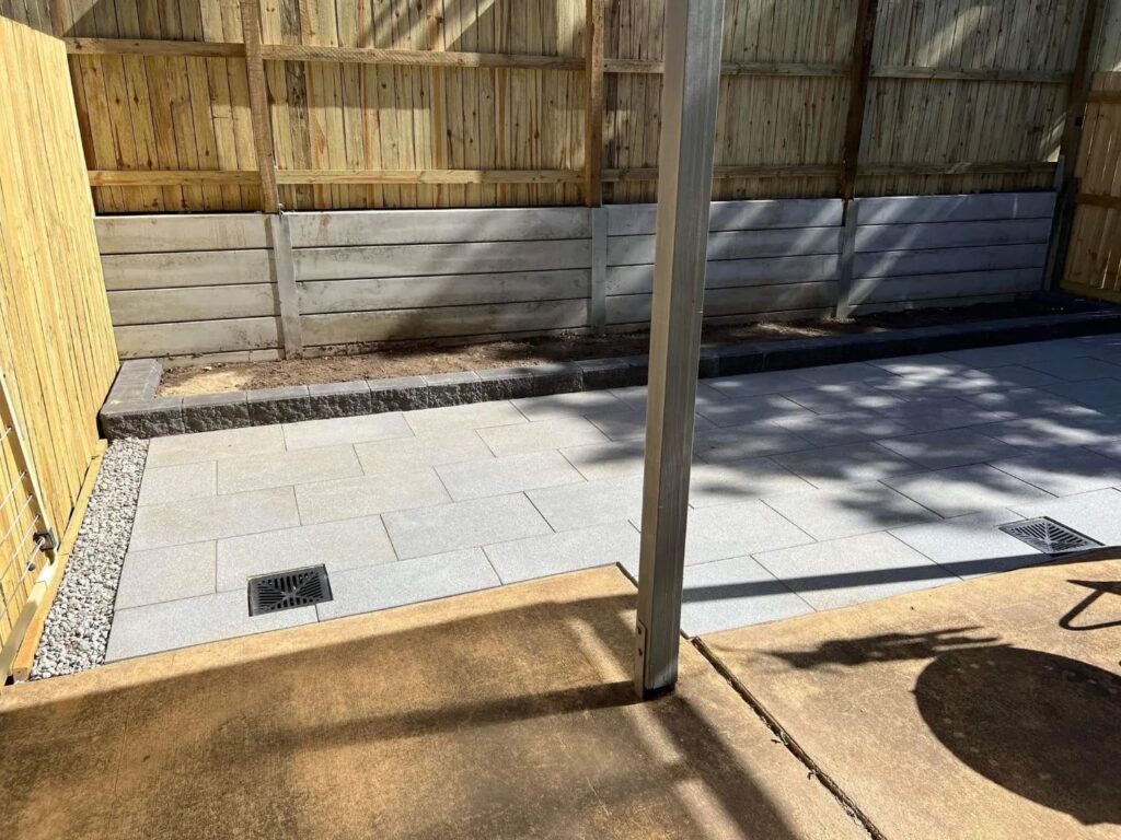 New unit courtyard a new garden bed Oxley Queensland. Paving extension from the concrete slab with a new garden bed, retaining wall and fences.